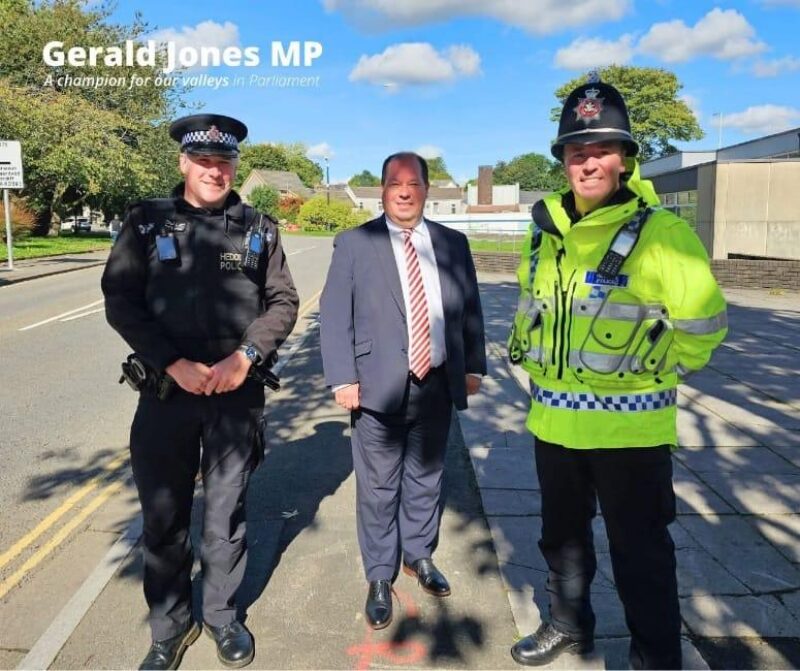 Image of Gerald Jones MP, Inspector Michell and an officer.