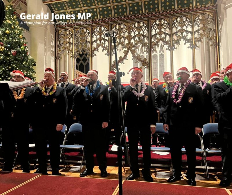 Image of the choir singing.